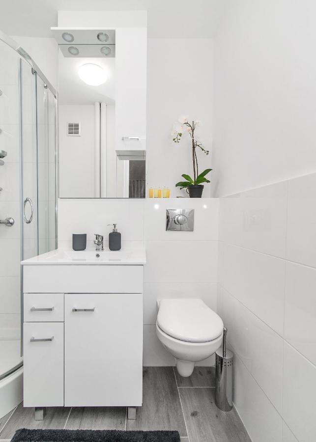 Central Apartments Grzybowska ワルシャワ エクステリア 写真