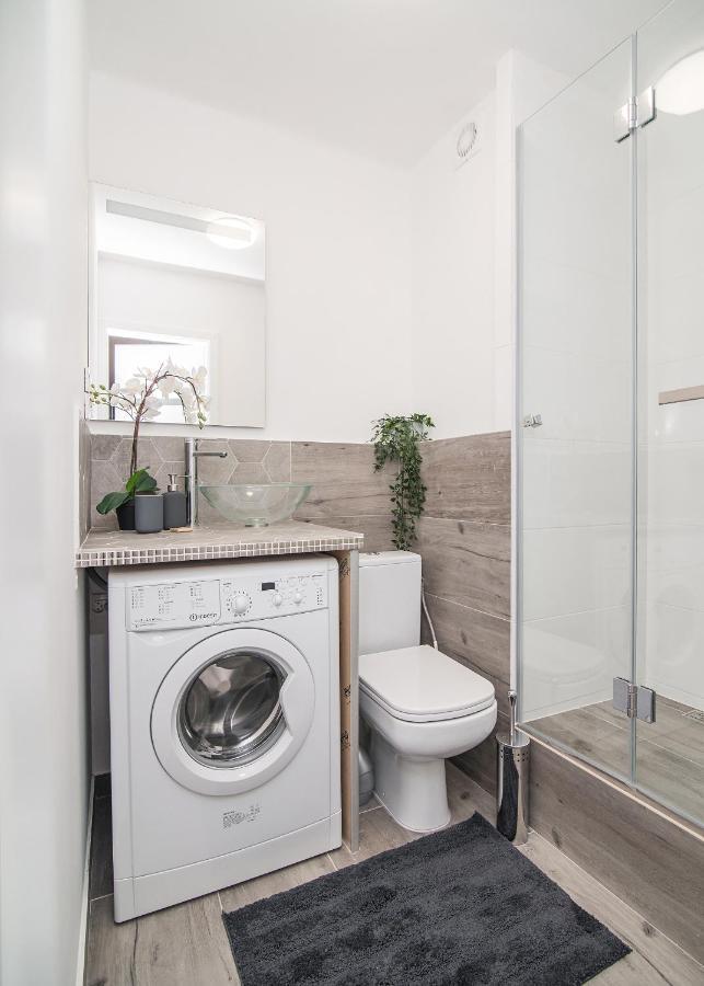 Central Apartments Grzybowska ワルシャワ エクステリア 写真