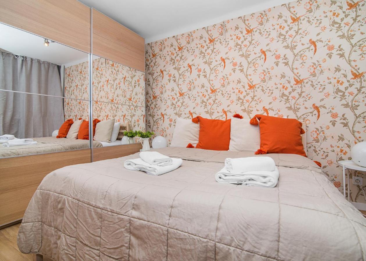 Central Apartments Grzybowska ワルシャワ エクステリア 写真